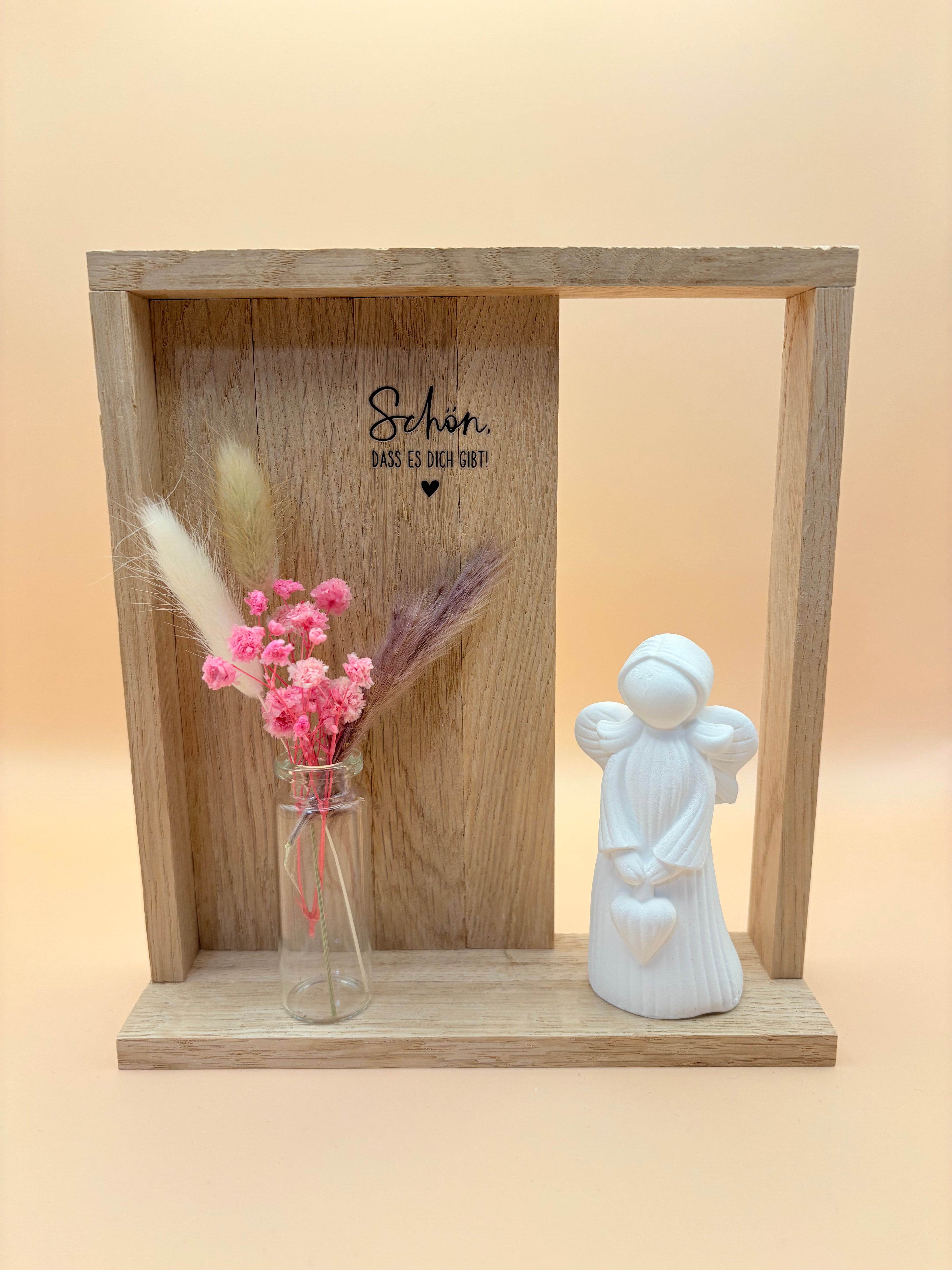 Engel im Holzrahmen mit Trockenblumen-Deko