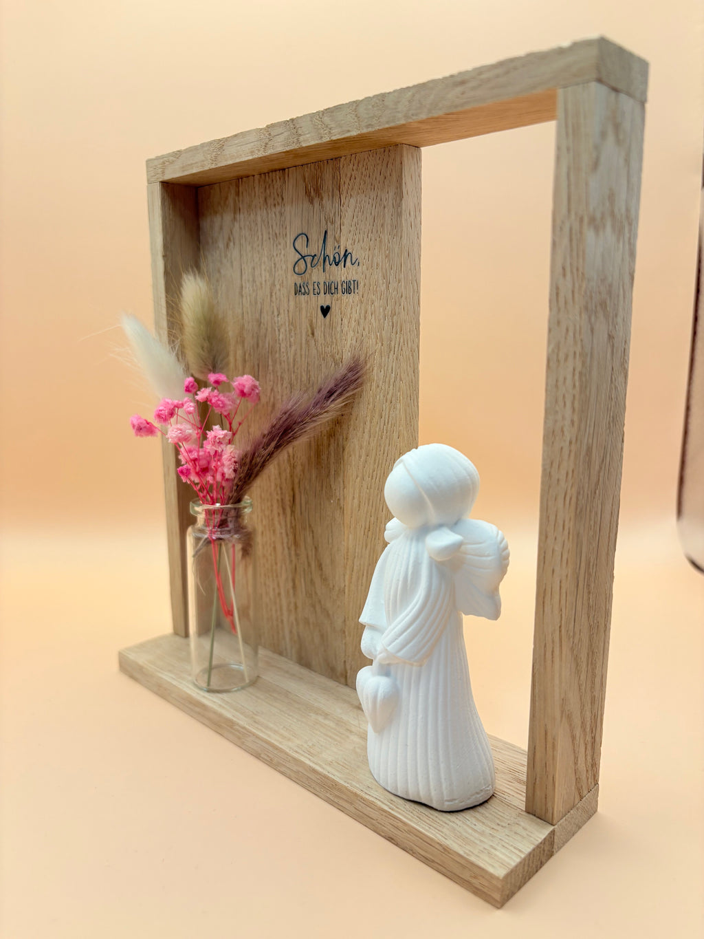 Engel im Holzrahmen mit Trockenblumen-Deko