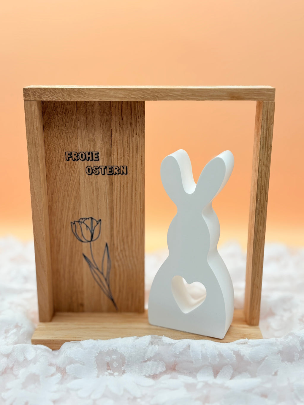 Hase im Holzrahmen "Frohe Ostern"
