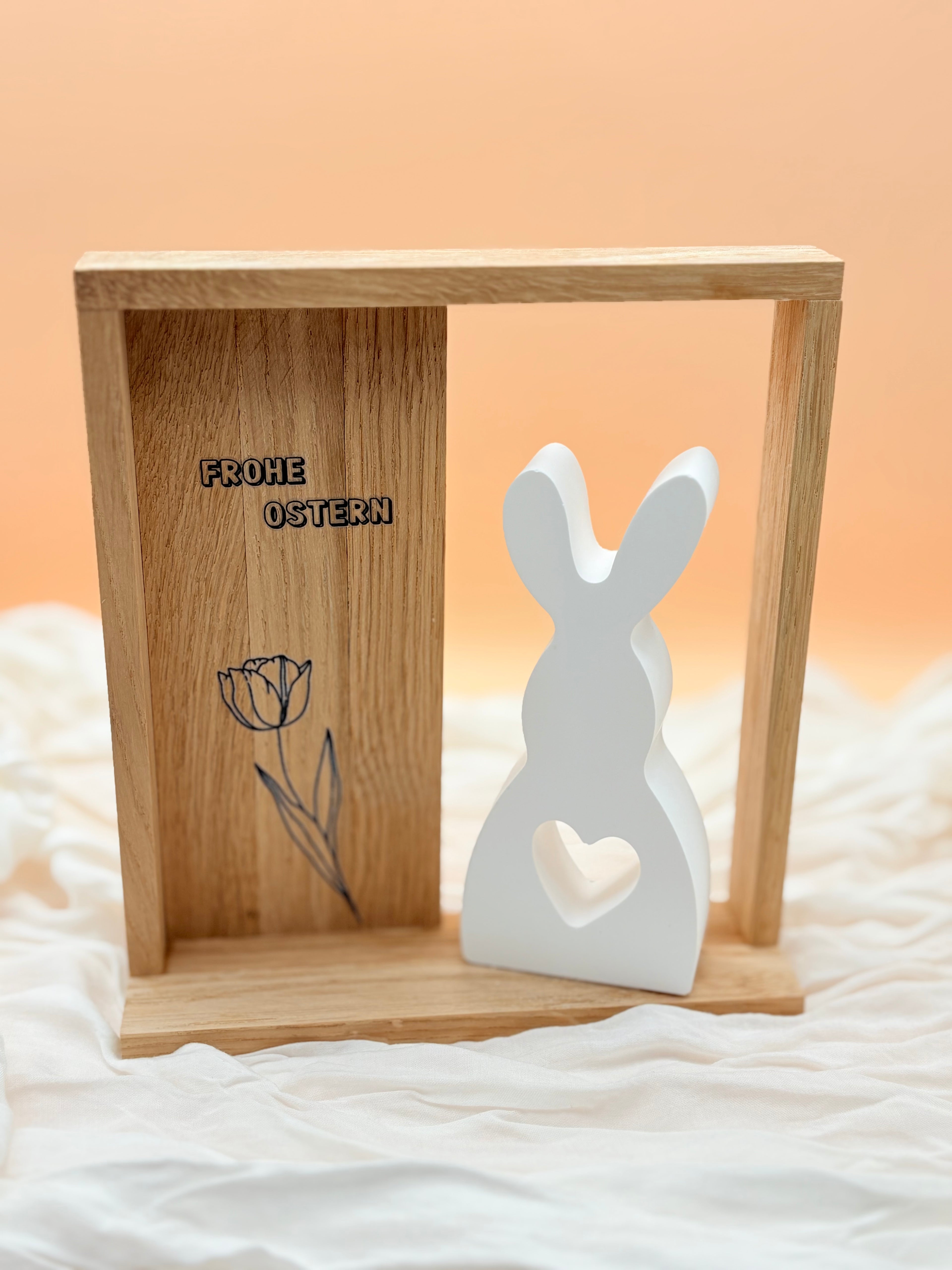 Hase im Holzrahmen "Frohe Ostern"