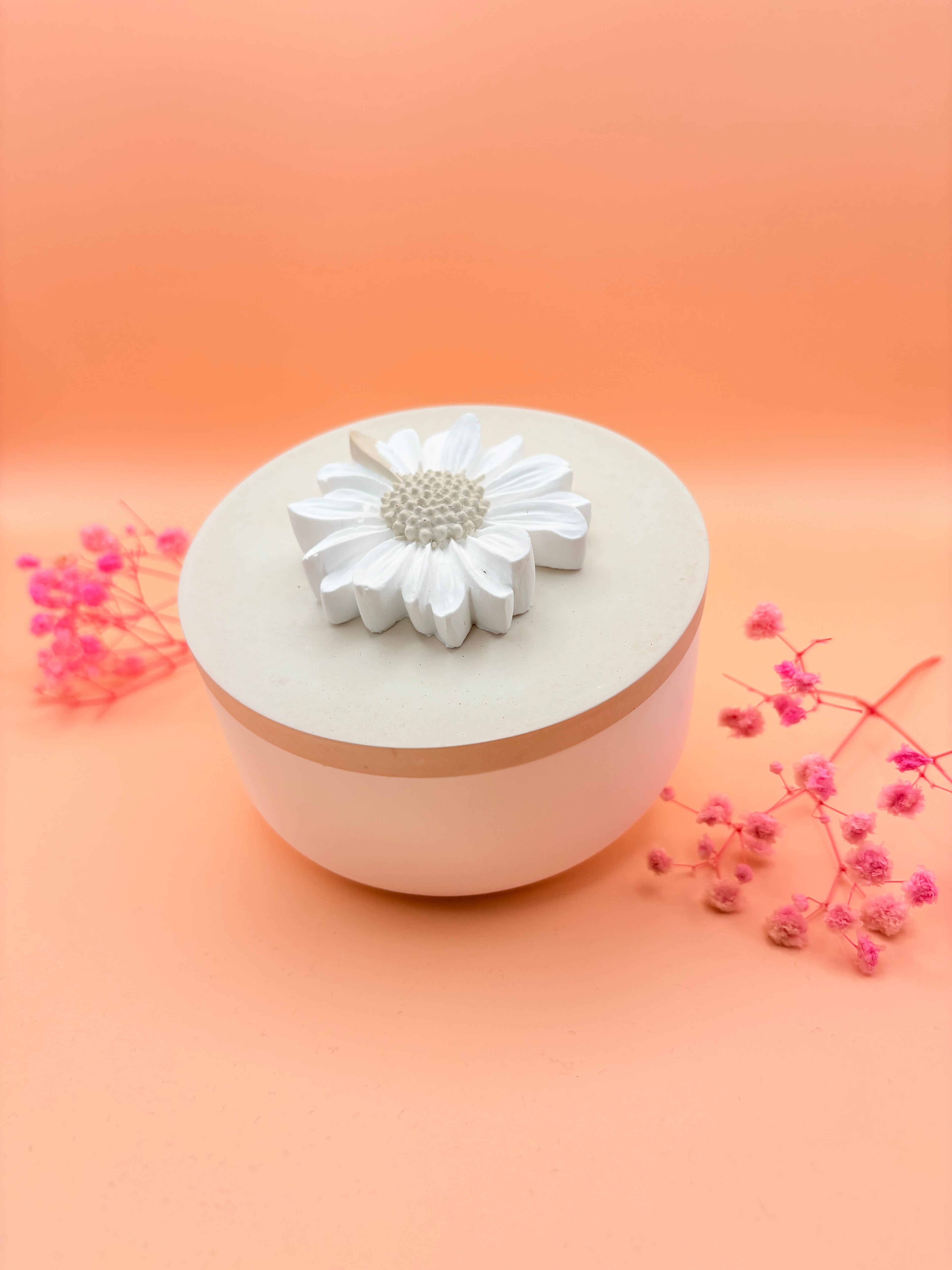Runde Schmuckdose mit Blumendeko